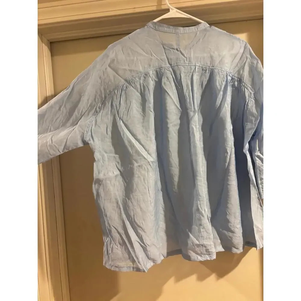 💙 Lightweight Sky Blue Button-Front Blouse 💙 - Picture 3 of 6